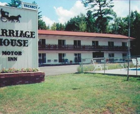 לייק פלאסיד Carriage House Motor Inn מראה חיצוני תמונה