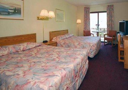 לייק פלאסיד Carriage House Motor Inn מראה חיצוני תמונה