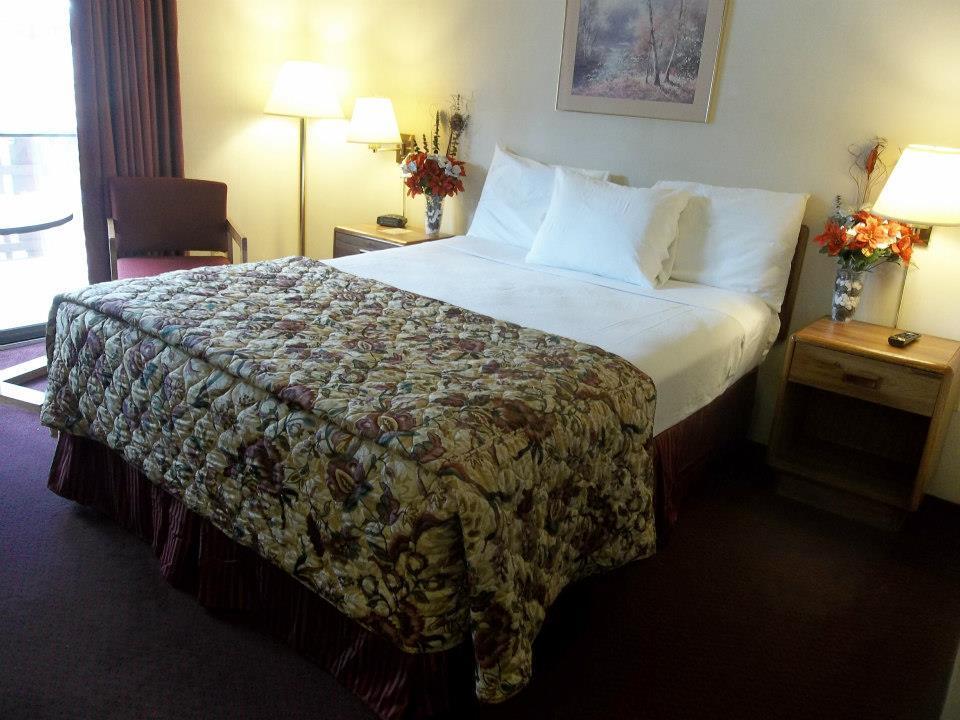 לייק פלאסיד Carriage House Motor Inn מראה חיצוני תמונה